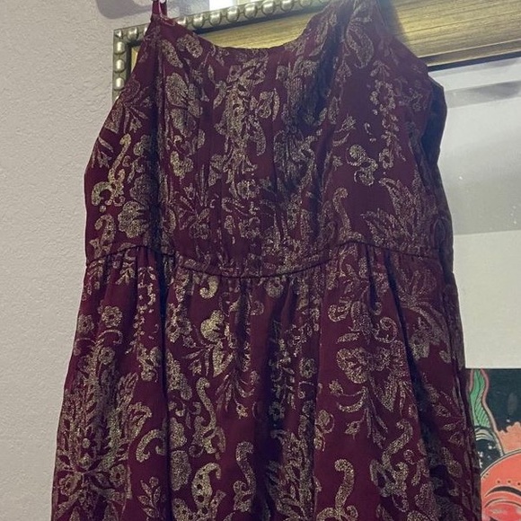 Red Dress - Picture 4 of 4